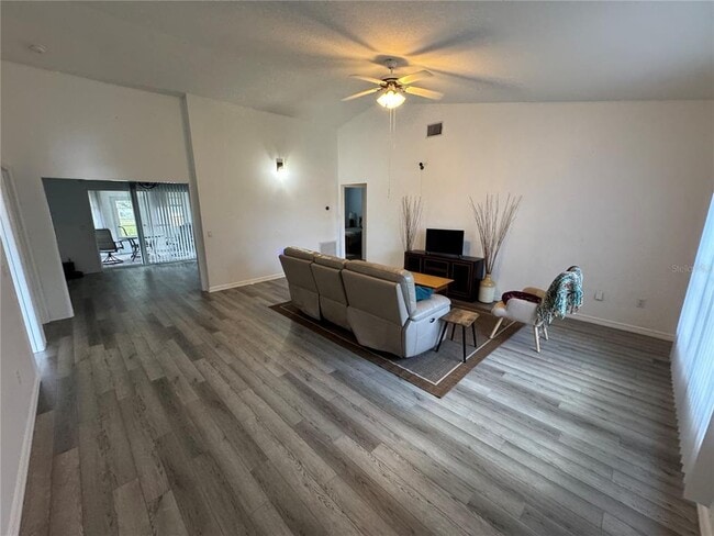 Foto del edificio - 2466 Logsdon St