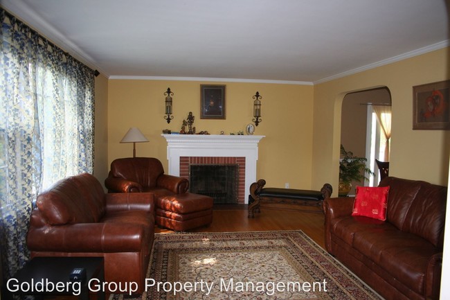 Building Photo - 5701 Springfield Dr