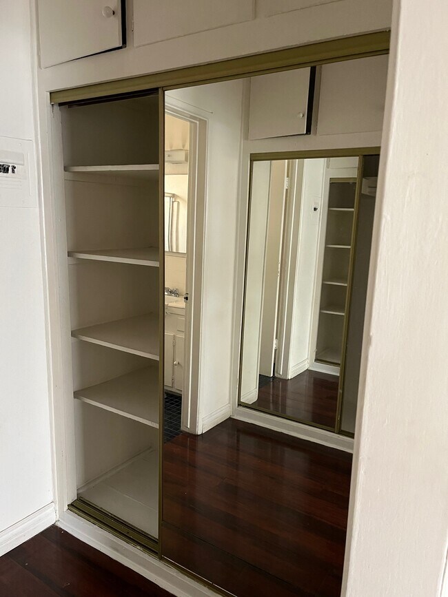 Foto del edificio - 827 N Hudson Ave