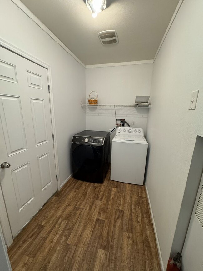 Building Photo - Come and take a look at this GEM!!!!!