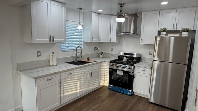 Building Photo - 6506 Regent St