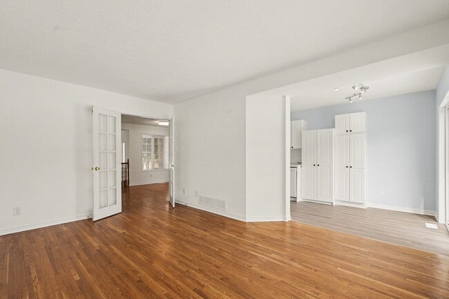 Building Photo - 70 Cohen Ave