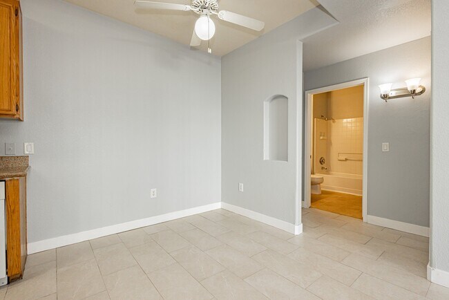 Foto del edificio - 3318 N Decatur Blvd