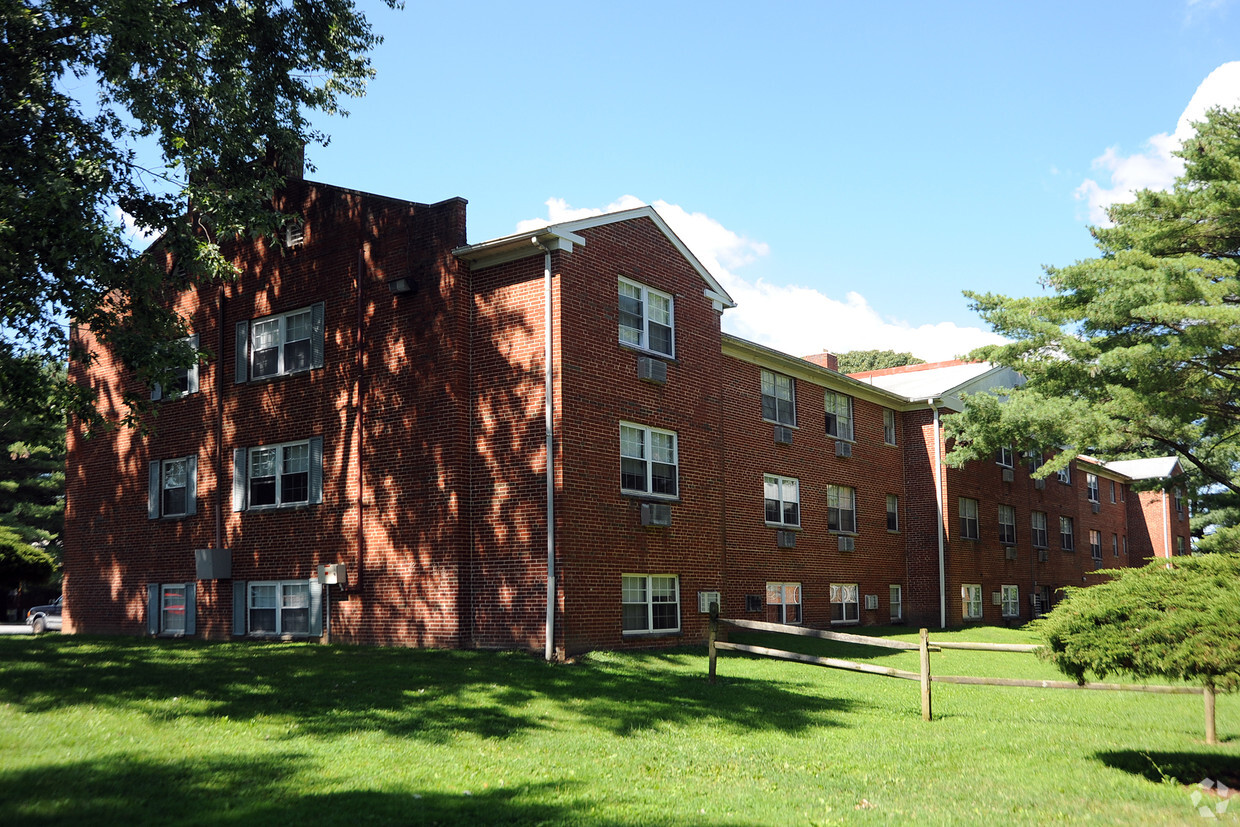 Building Photo - Pine Valley