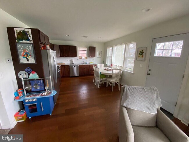 Foto del edificio - 13 Brookside Rd