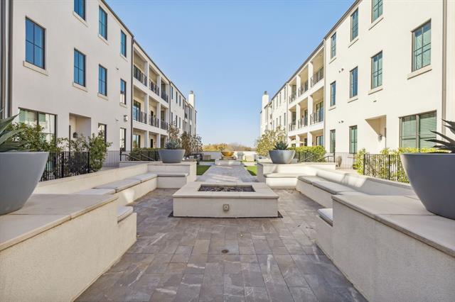 Foto del edificio - 5270 Town and Country Blvd
