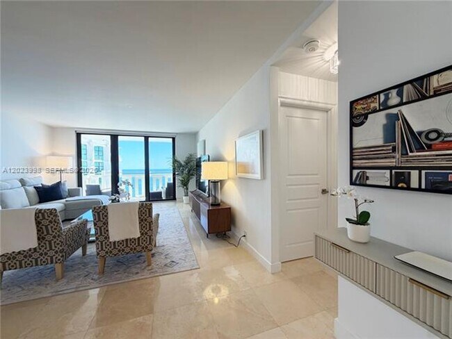 Building Photo - 1111 Crandon Blvd