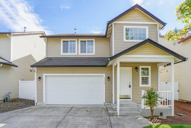 Foto del edificio - THREE BEDROOM WITH FENCED YARD