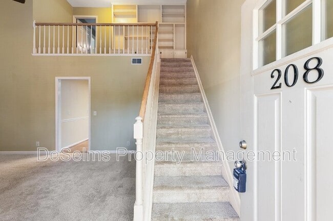 Building Photo - 208 Cottage Pl