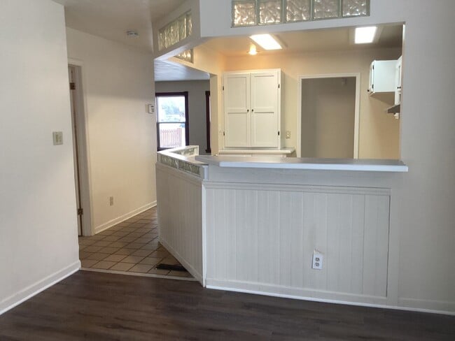 Building Photo - 4 Bedroom 2 Bathroom Single Family Home