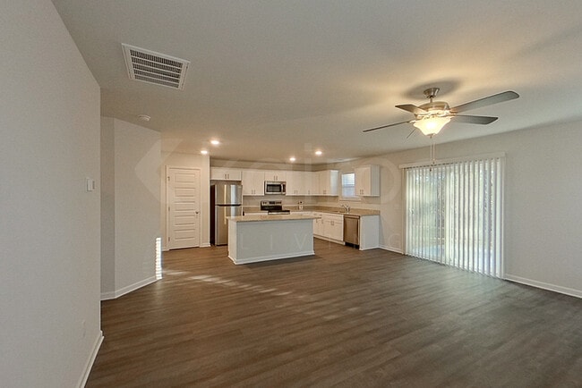 Building Photo - 120 Western Red Cedar Dr