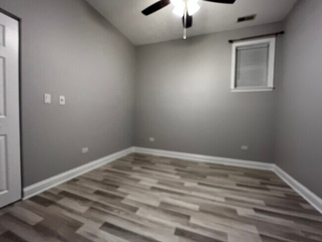 Building Photo - 7078 N Wolcott Ave