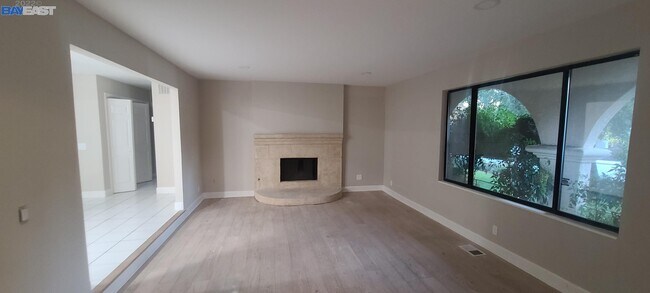 Foto del edificio - 1768 Green Valley Rd
