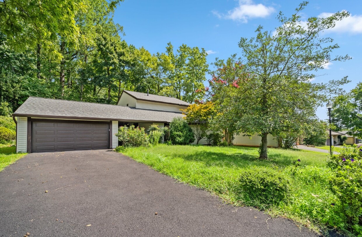 Primary Photo - A Nature Lover's Dream Home!