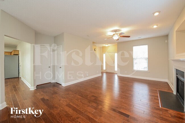 Building Photo - 6052 Glen Way Dr
