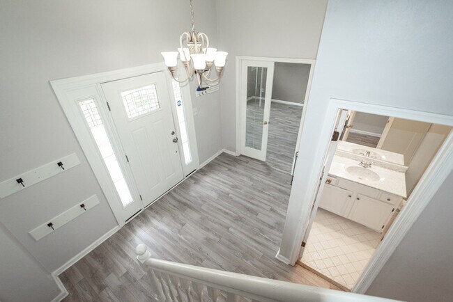 Foto del edificio - BEAUTIFUL HOME FOR RENT IN GLENWOOD AREA