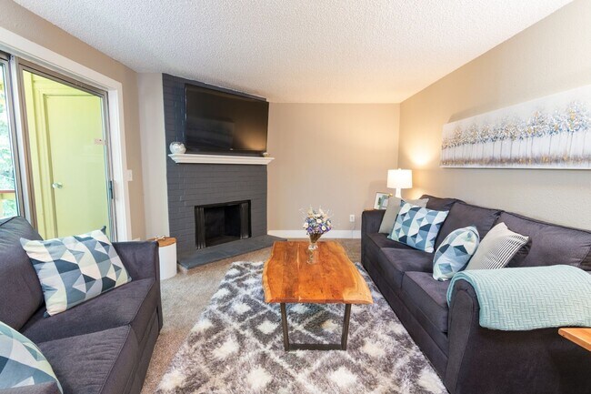 Building Photo - Beautifully Remodeled 3 Bed, 1.75 Bath Uni...
