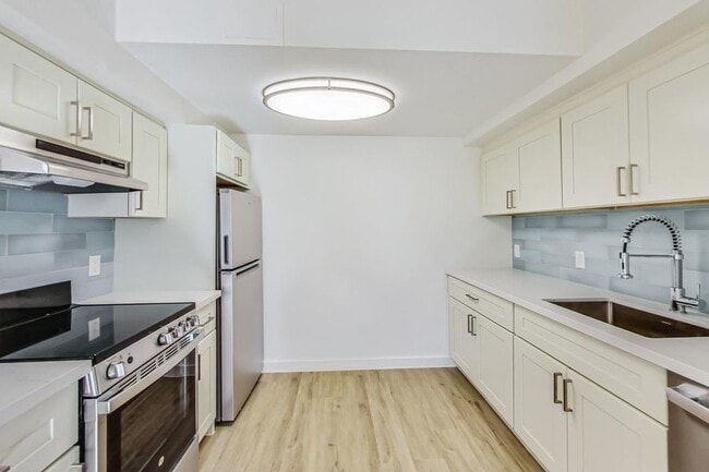 Building Photo - Newly renovated apartment at Oakbrook! 2 M...