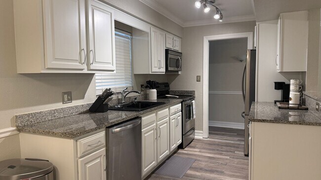 Foto del edificio - 3350 S Osprey Ave