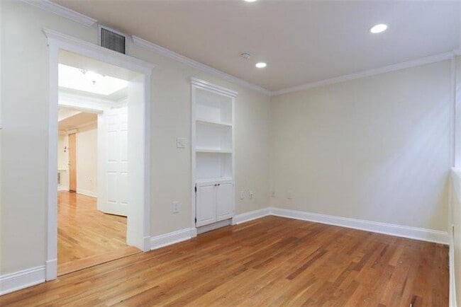 Building Photo - 473 Jersey Ave