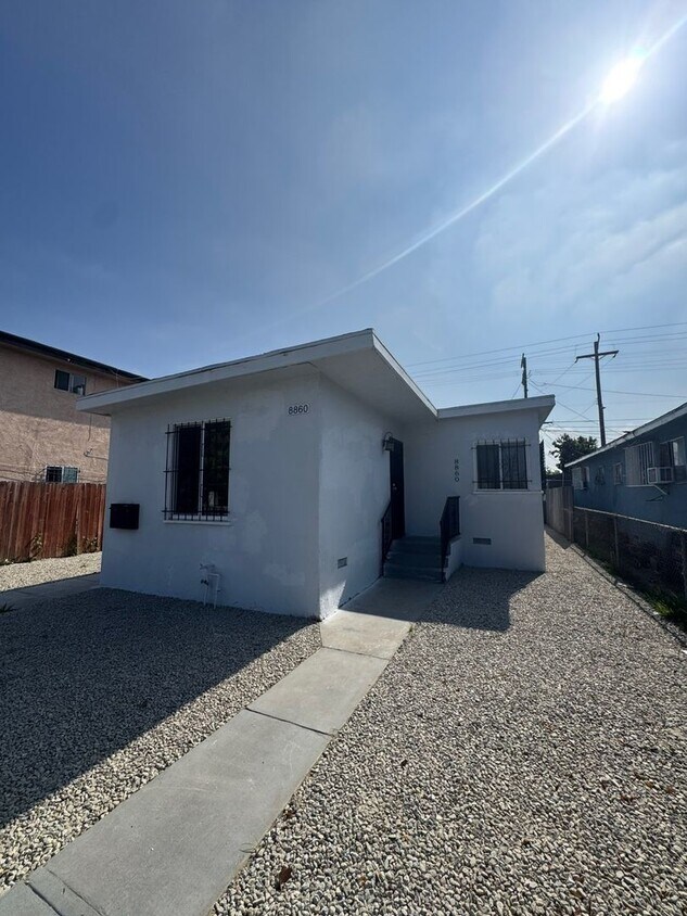 Primary Photo - 8860-8862 S Central