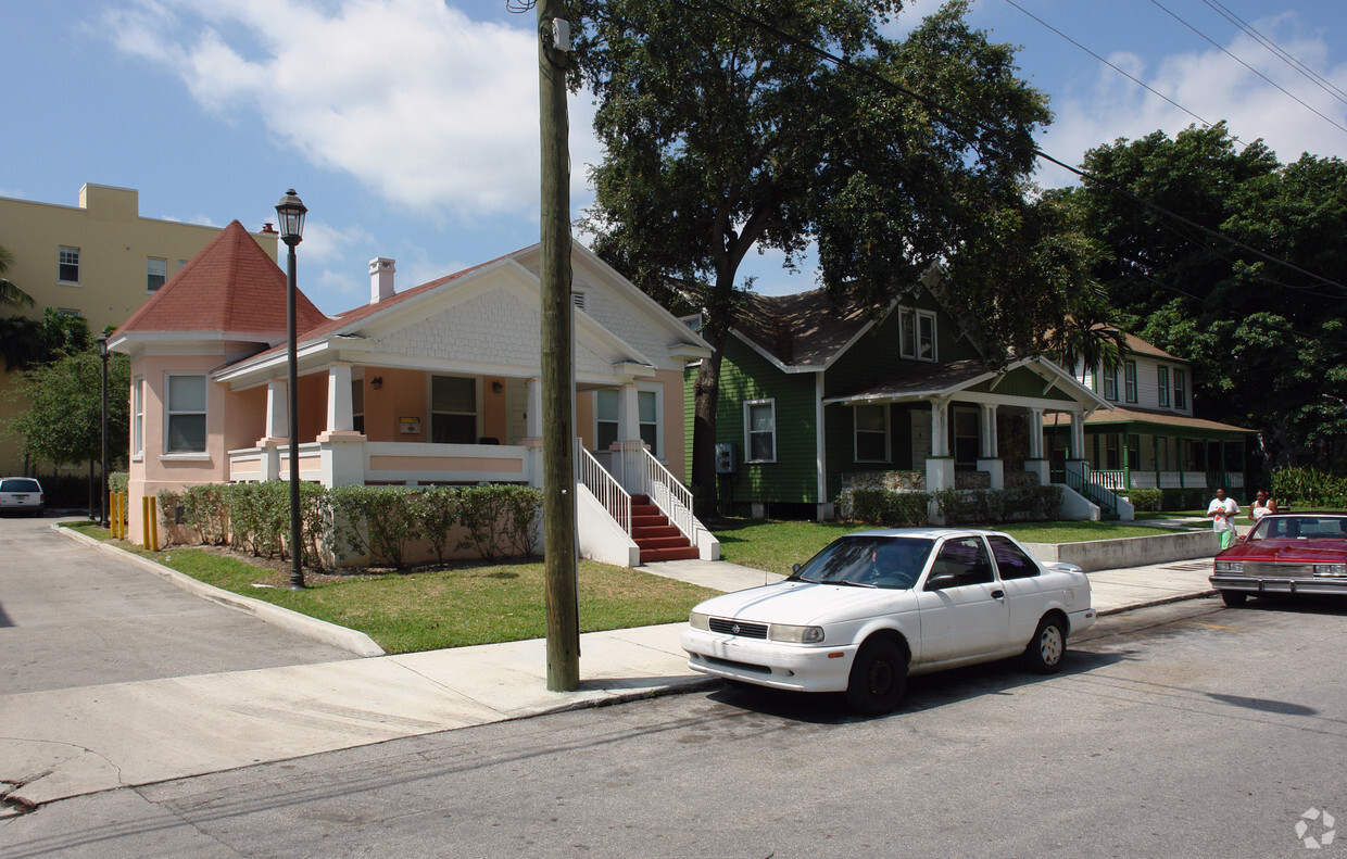 Building Photo - 418 NW 4th St