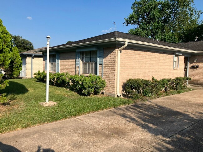 Foto del edificio - 1315 Peach Spring Dr