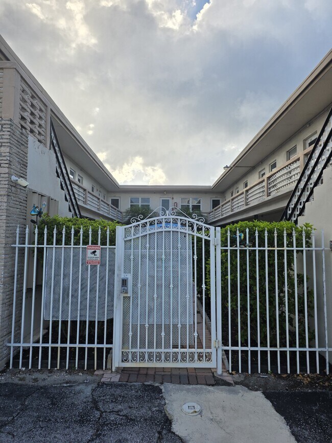 Foto del edificio - 1315 N Ocean Dr