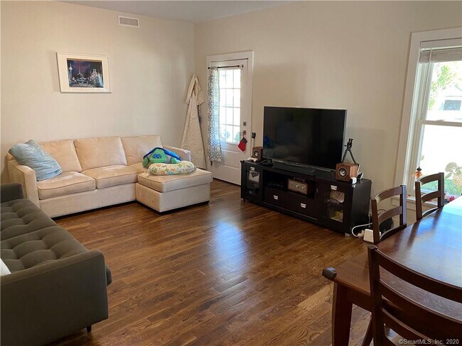 Foto del edificio - 7 N Salem Rd