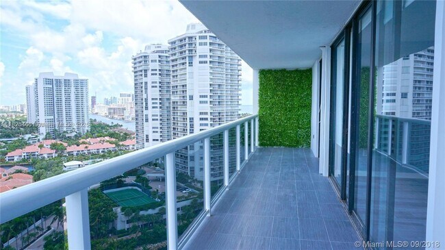 Foto del edificio - 20505 E Country Club Dr
