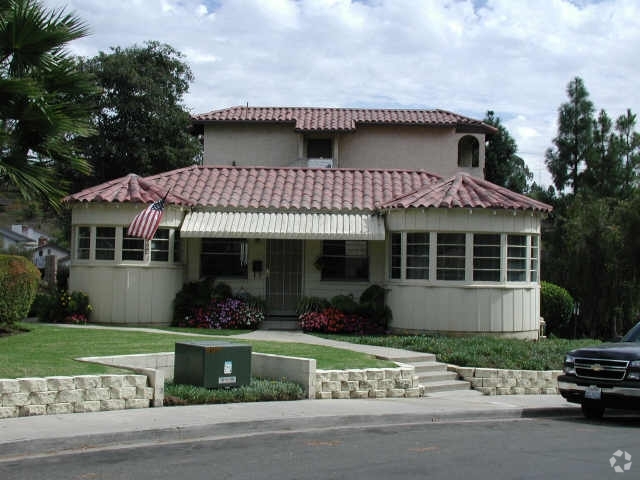 Building Photo - 5547-5553 Shasta Ln