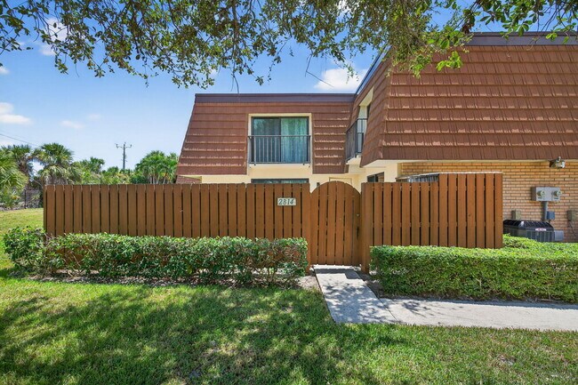 Building Photo - 2814 28th Ct