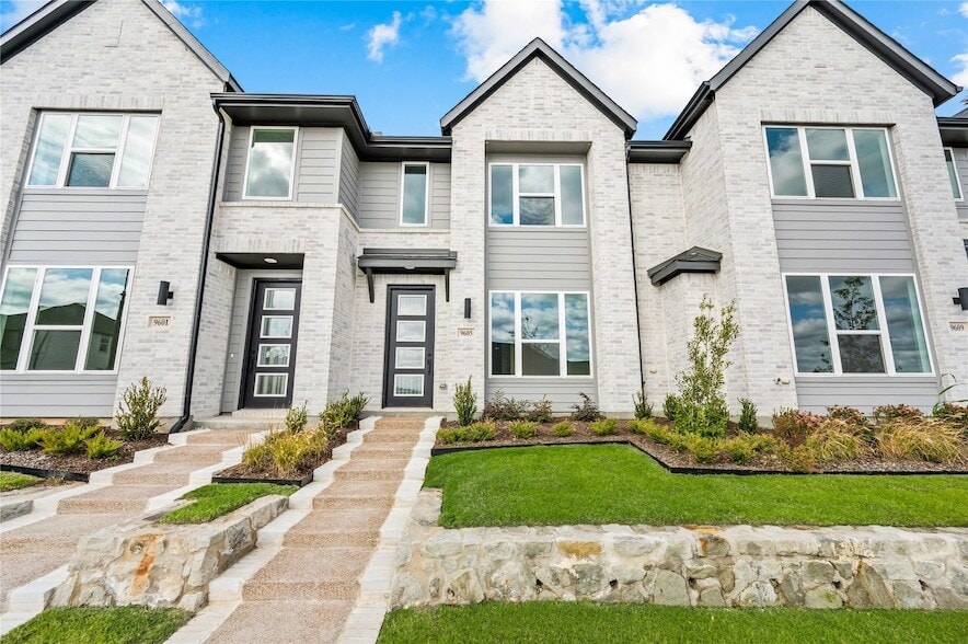 Foto principal - 9605 Dahlia Blvd