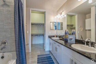 2BR, 2BA - 994 SF B2 - Bathroom - McKinney Square Apartments