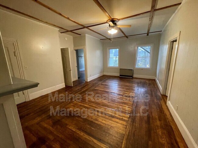 Building Photo - 21 Brewster St