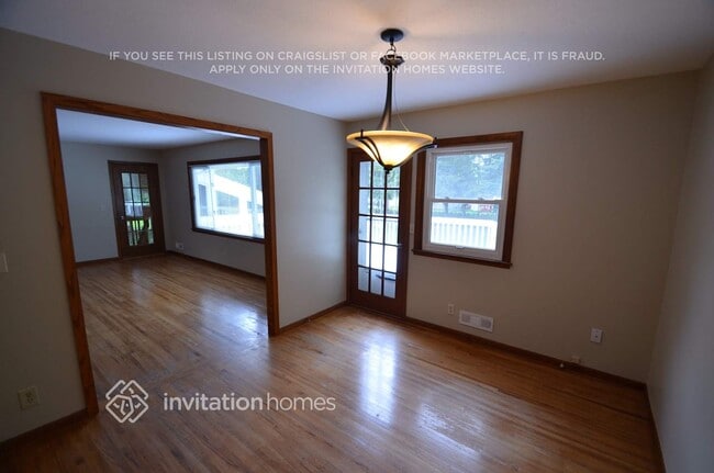 Foto del edificio - 124 Oakwood Rd