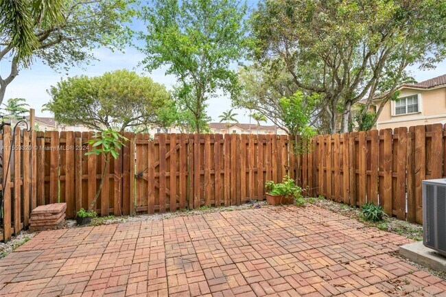 Foto del edificio - 12457 SW 124th St