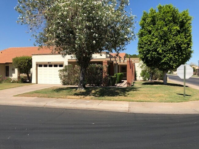 Building Photo - Manor 89-Seasonal