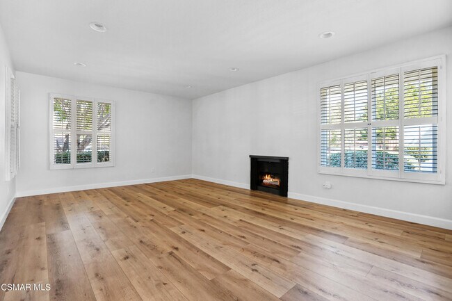 Foto del edificio - 4190 Lake Harbor Ln
