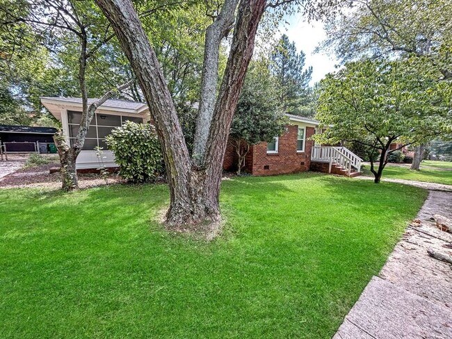 Foto del edificio - 5120 Dogwood Pl