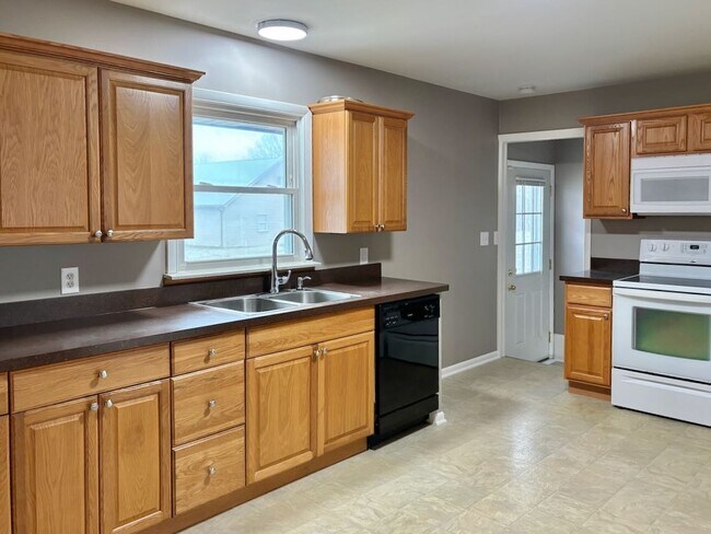 Kitchen - 9160 Spencer Rd