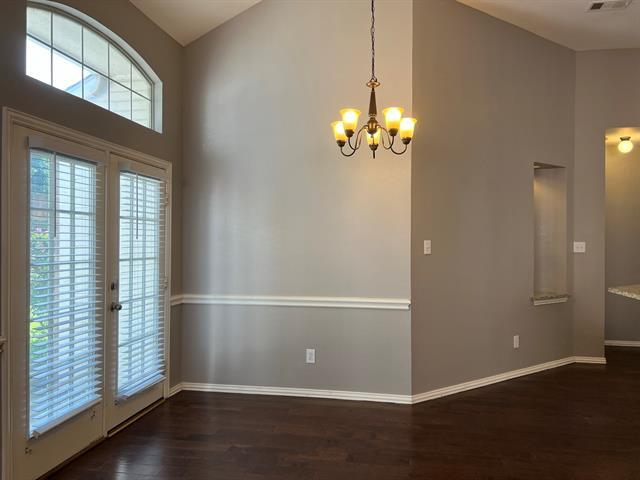 Foto del edificio - 9811 Cliffside Dr