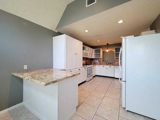 Building Photo - 14407 Sun Harbor Dr