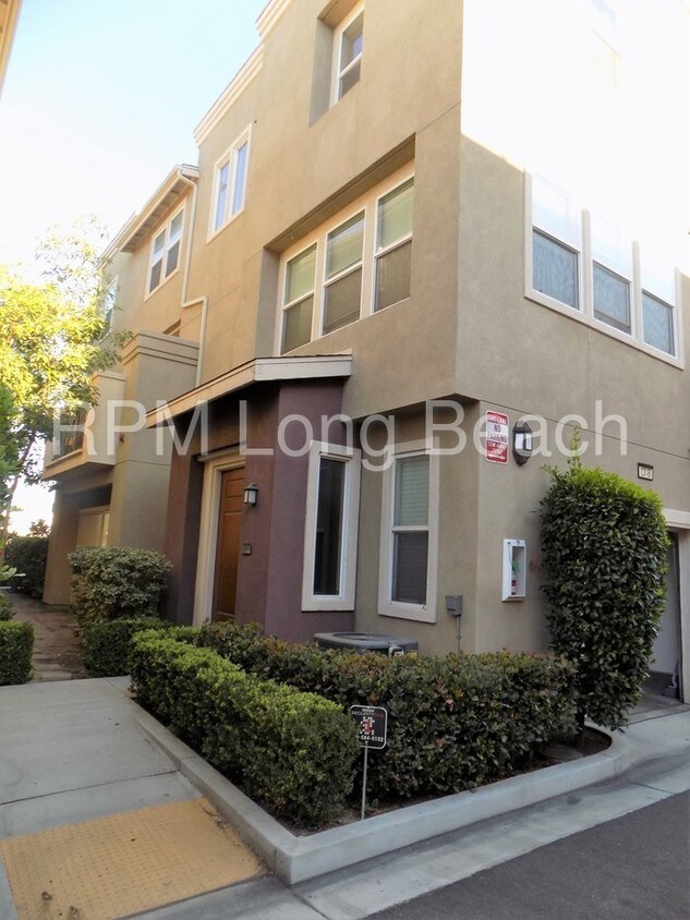Primary Photo - 500 N Willowbrook Ave