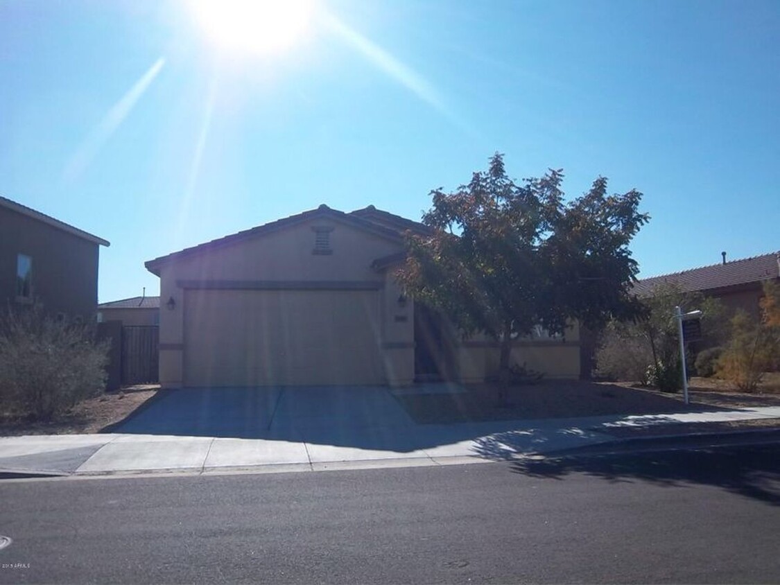 Primary Photo - Community pool, close to I-10 and shopping...