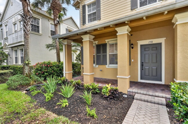 Building Photo - 158 W Thatch Palm Cir