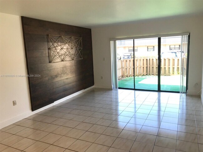 Foto del edificio - 280 W Park Dr