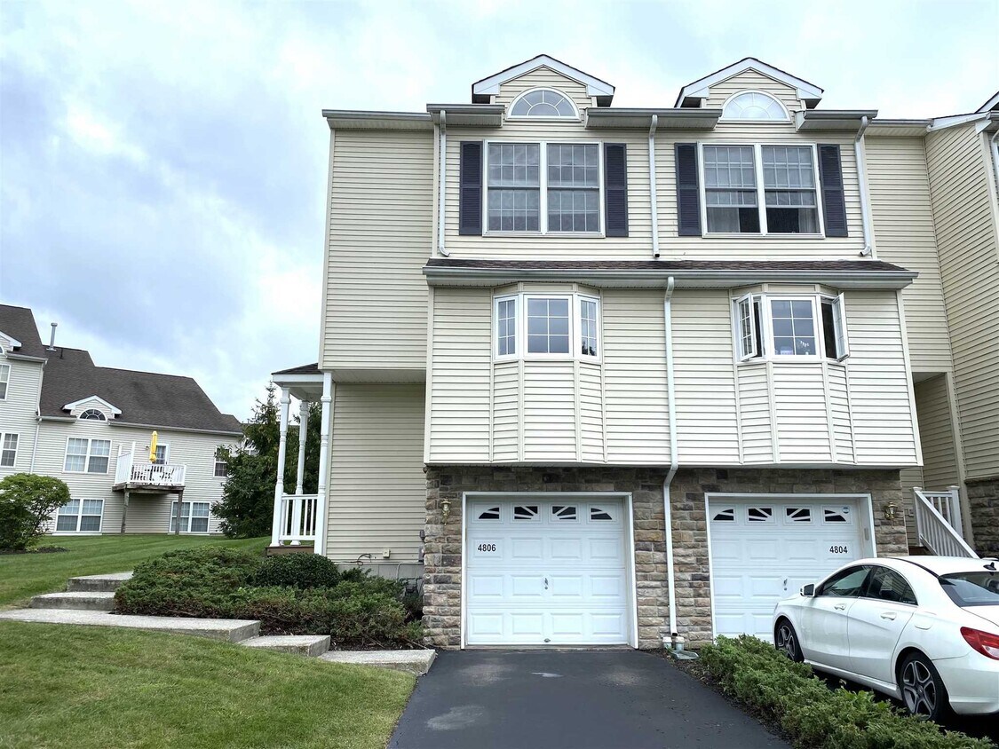 Primary Photo - 4806 Ridgecrest Dr