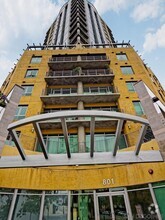 Building Photo - 801 Ash St