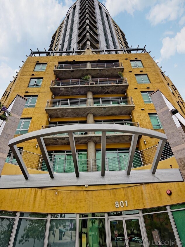Foto principal - 801 Ash St